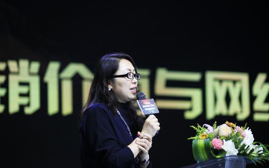 微博商学院总监王敏发表主题演讲。