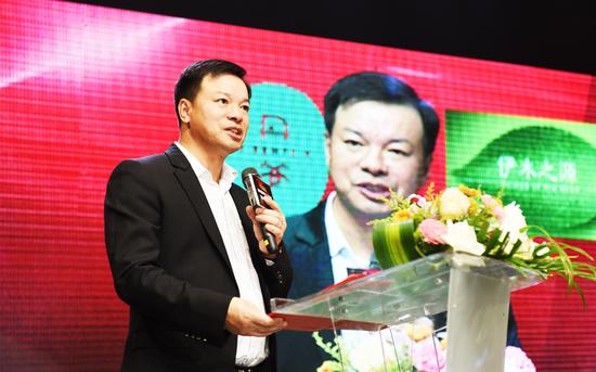 新金浩茶油股份有限公司董事长刘翔浩发表讲话。