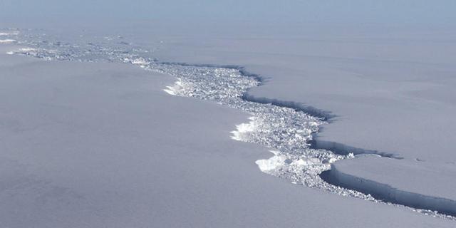 船舶危险！万亿吨冰山脱离南极 面积约5800平方公里