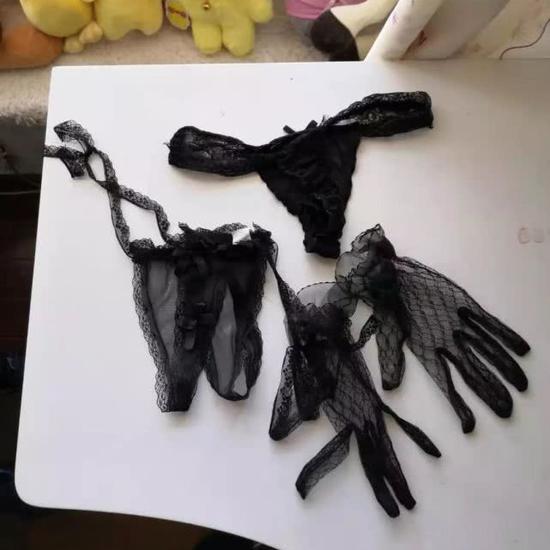 房间拍发现后自杀女孩在其家属内写真性感内衣情趣店美女图片了干图片