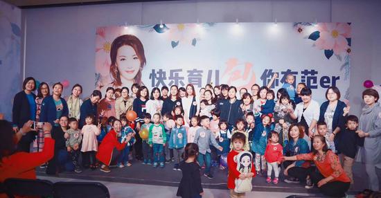 包妈与闺蜜家庭合影