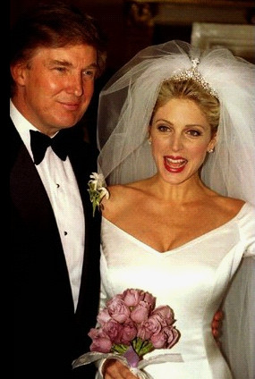 唐纳德·特朗普(Donald Trump)与玛拉·梅普勒斯(Marla Maples)