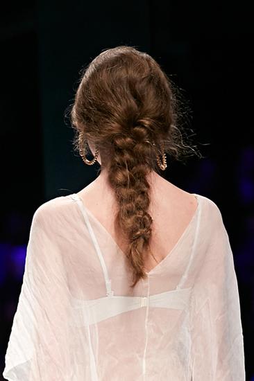 上海时装周开幕秀Aimer爱慕 千股辫彰显千变真
