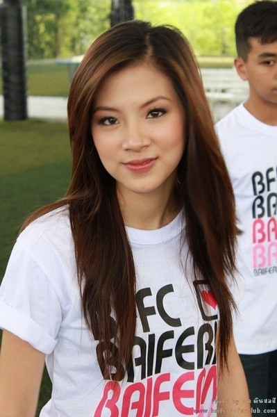 《初恋这件小事》女主展示萨瓦迪卡泰系美妆|