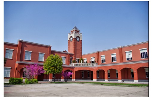 随后,在现场热烈的气氛和掌声中,松江区政府、市工商局、市台办、区人保局等各级政府领导,克缇国际集团总裁陈武刚博士、克丽缇娜集团董事长陈碧华女士、克丽缇娜集团首席执行长余敬伦先生、哲美学院营运长赵承佑先生及名誉校长张晓东先生共同为“上海哲美职业技能培训有限公司”揭牌,标志着哲美学院为打造中国美容行业职业技能人才培育画上了浓重的一笔,并掀开了职业技能培训行业新篇章。