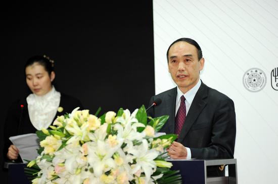 丹麦亲王亨里克参观清华哥本哈根皮草实验室|