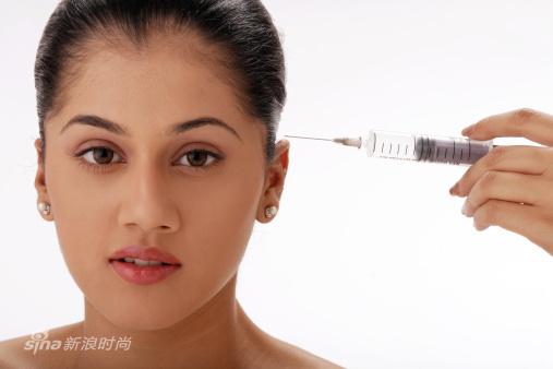 注射肉毒杆菌:脸部僵硬、左右面部轮廓不对称