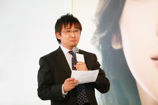 资生堂(中国)投资有限公司CS事业部市场部部长木下英彥先生与大家分享悠莱弹润晶致臻粹系列上市一周年以来取得的卓越成绩。