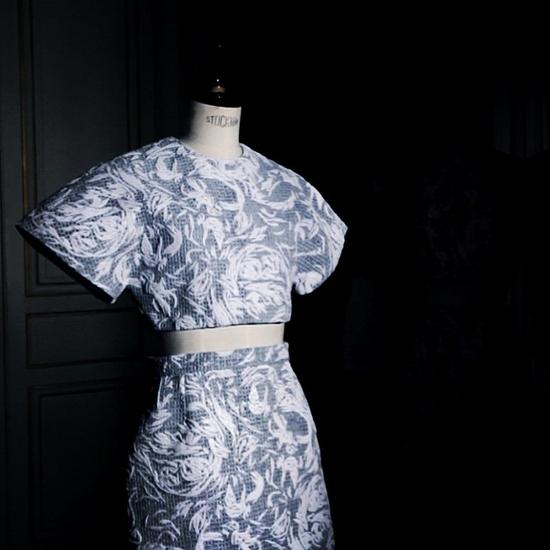 Balenciaga特别设计的China Edition通过社交网络曝光