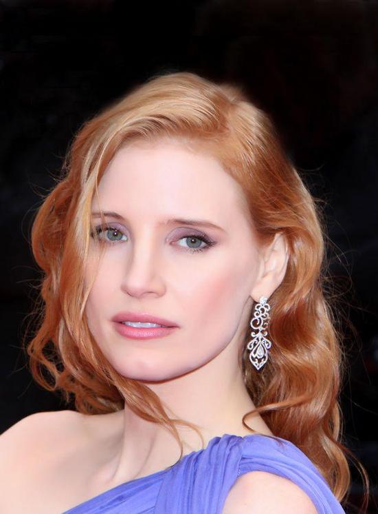 <em>杰西卡</em>-查斯坦佩戴通灵珠宝<em>变身</em>梦露|<em>杰西卡</em>-查