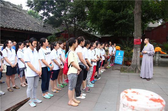 庆妙法师为学员讲解昭觉寺历史以及清定上师事迹