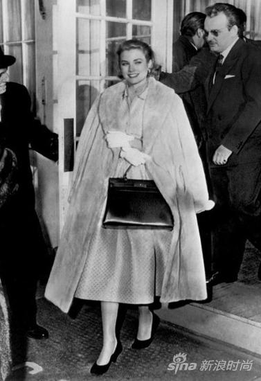 IT女孩敲门砖:一款以自己名字命名的包包|手袋|IT女孩|名人命名手袋_新浪时尚_新浪网