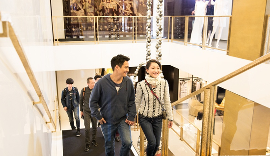 周迅香奈儿婚纱试穿花絮曝光