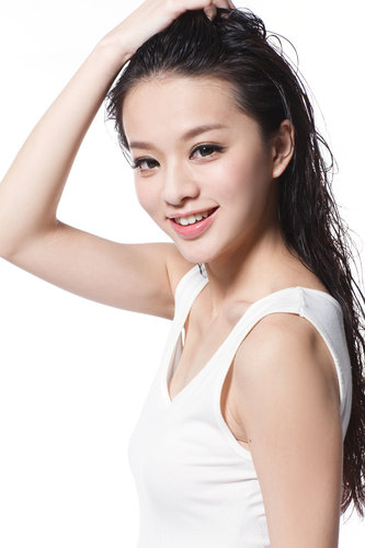 <em>一天不洗就</em>油腻 5招彻底改善油性头皮|油性头皮