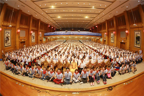 2014国际青年生命禅学营全体合照(图：陈昱臻)