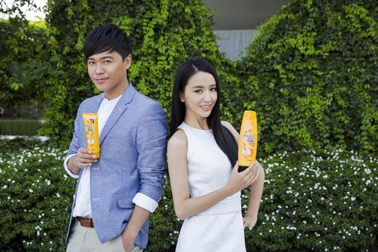 佟丽娅陈思诚甜蜜签约飘柔 成飘柔新一季品牌