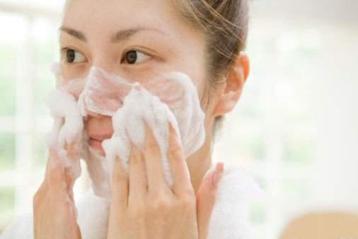 掌控夏日肌肤护理节奏 白头粉刺跑光光|肌肤|粉