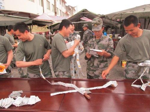 雅安2013：十万袋慈生堂蜂蜜慰劳救灾战士