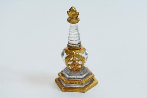 泥金水晶舍利塔