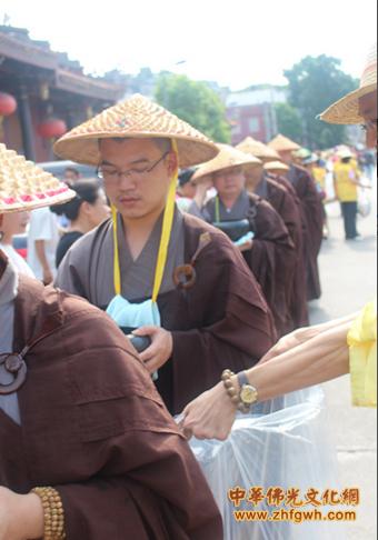 潮州开元镇国禅寺举行托钵行脚暨解夏布施法会