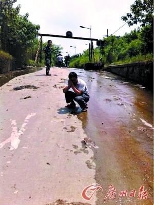 棠乐路涵洞七人车内溺亡惨剧家属昨认尸 亲友讲述死者未了心愿