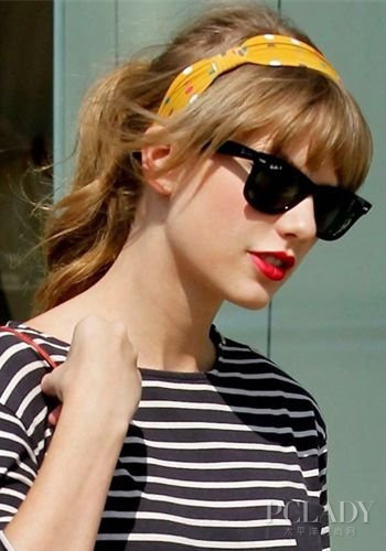 轻松COPY明星发带发型 变身街头吸睛少女|发型|发带|明星发型_新浪时尚_新浪网