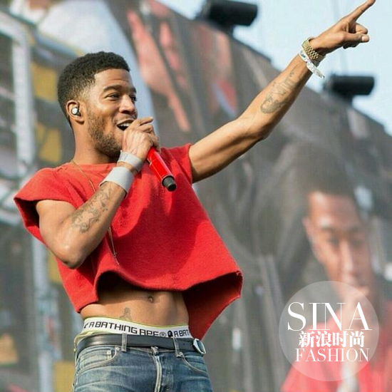 <em>男人</em>也流行露脐装 <em>腹肌马甲线</em>你准备好了吗-广