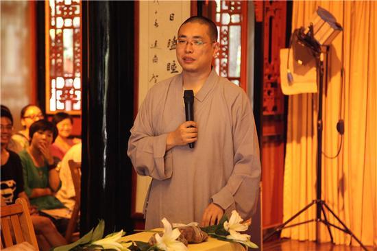 庆妙法师为学员开示