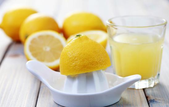 柠檬竟然可以防治痤疮除脚臭