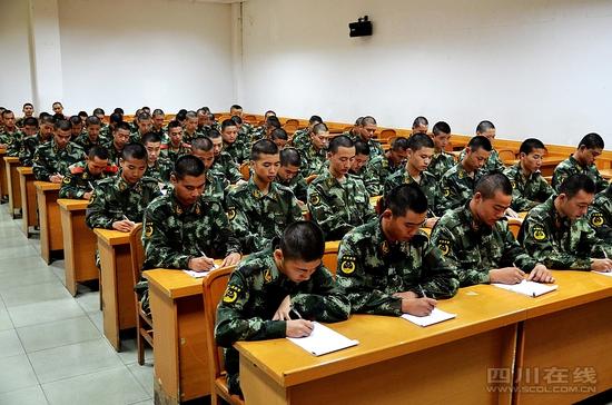 90后新兵警营“第一次”(图)