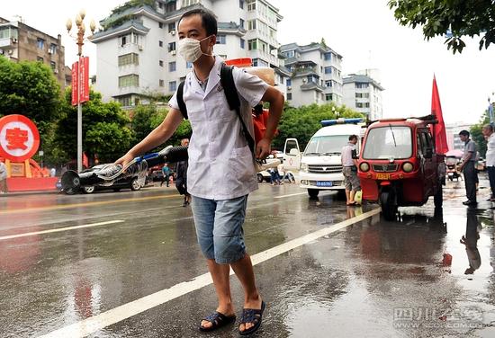 广安清淤过后进行“拉网式”消毒