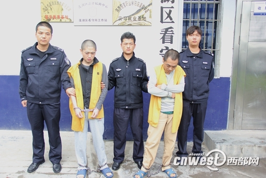 2名作案嫌疑人，其活動軌跡為西郊土門至棗園一帶，一人技術(shù)開鎖，一人放風(fēng)轉(zhuǎn)移贓物。