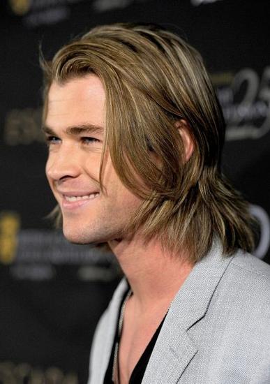 锤哥新片被鬼魂缠身 与抖森藕断丝连_新浪地