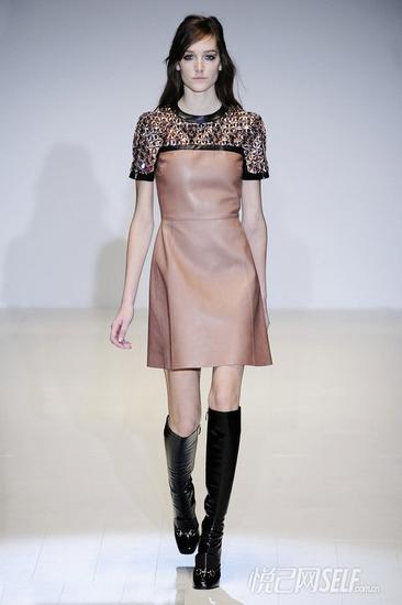 高圆圆撞衫美女星拼接皮裙尽显奢华女王风范