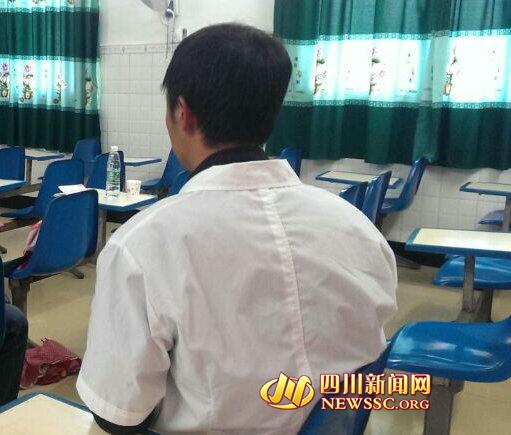 张兵接受四川新闻网记者采访