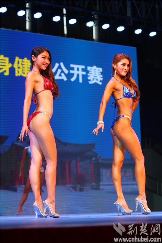 中国健身健美公开赛武汉开赛:女大学生变肌肉萝莉