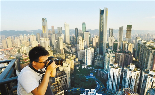重庆大部地区天气持续晴好 天空碧蓝如洗