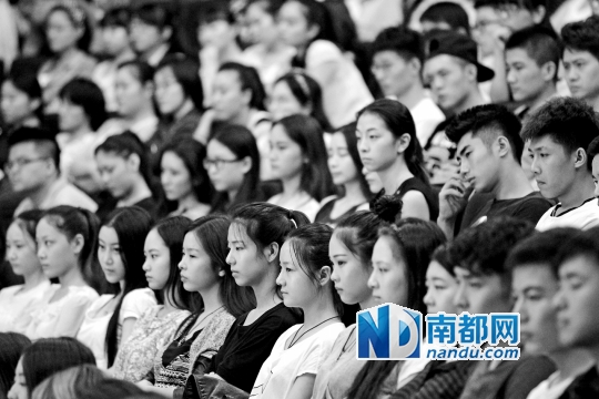 9月4日,北影开学典礼举行,相关图片让网友戏言患上“脸盲症”。C FP图