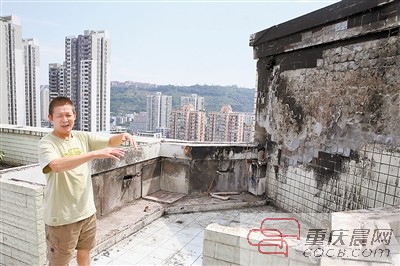 渝北区丰业小区,小区保安叶师傅介绍居民救火的情况。