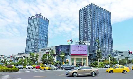 “你们还记得七中高03级2班的沙皮吗?”户外寻人广告