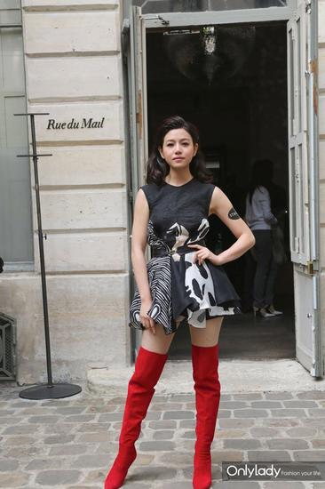 李宇春周笔畅 国际时装周上演“超女大战”