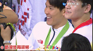 导播!回放一下!孙杨舔手指了? (gif本来就是循环播放的好吗?)
