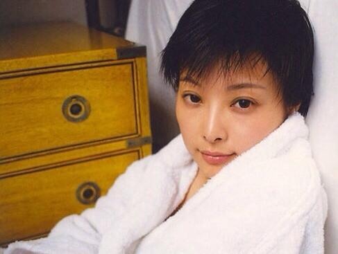 袁立出浴照似少女