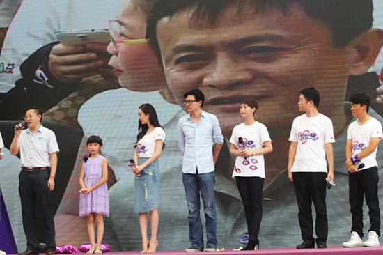 海清杨幂王宝强酱紫一起来:把爱放在这儿|海清