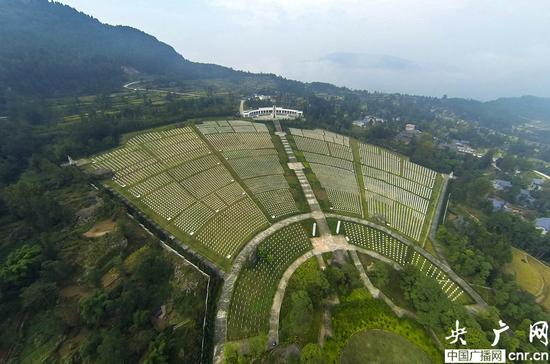 探访四川全国最大红军烈士陵园