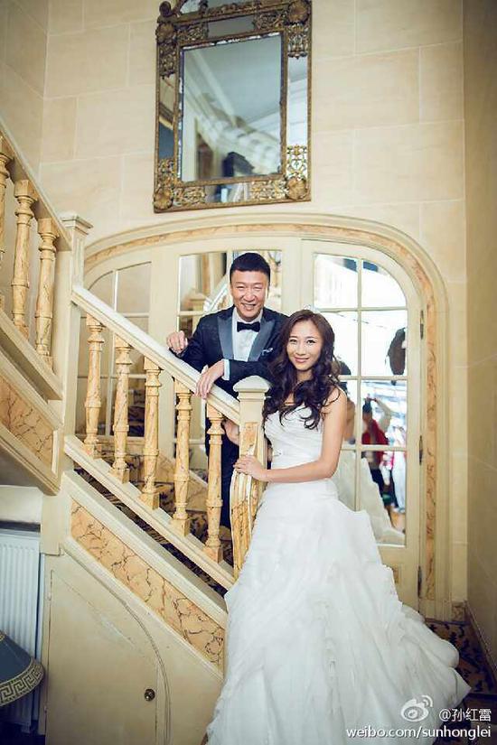 孙红雷十一巴黎大婚 晒夫妻照秀幸福(图)