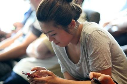 手机让你加速老化 如何拯救低头族|手机|眼睛