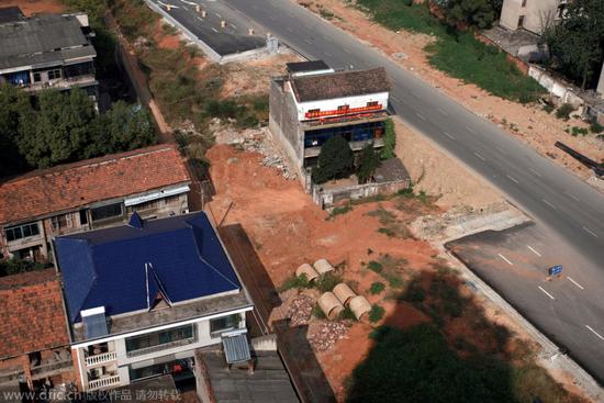 岳阳最牛“钉子户”三层小楼占半幅马路