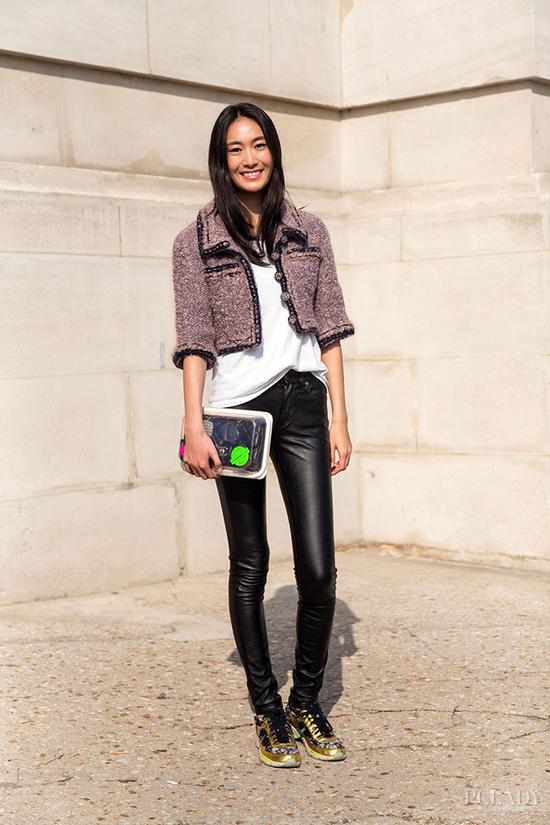 LOOK 2:黑色皮裤+Chanel夹克