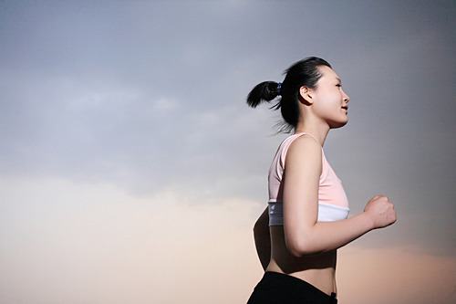 中国跑男掀运动热 不同运动护肤功效揭秘